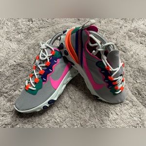 💕 🧡Wmns Nike react element 55 ‘wolf grey fuchsia’
BQ2728-006Size 7